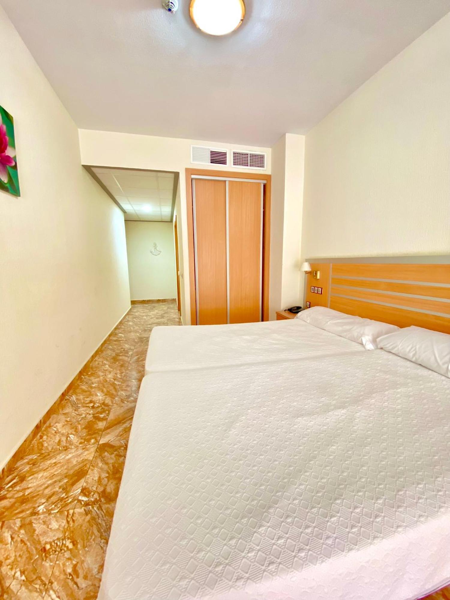 Hotel La Familia El Campello Esterno foto